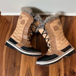 Sorel Joan of arctic winter boots